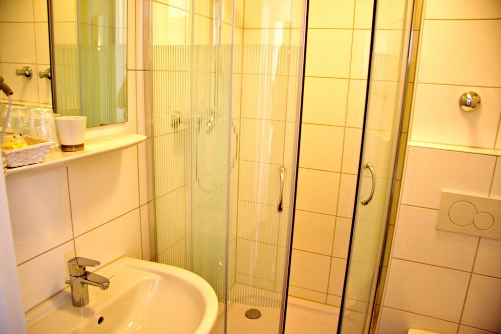 Hotel Gemini Dusseldorf Room photo