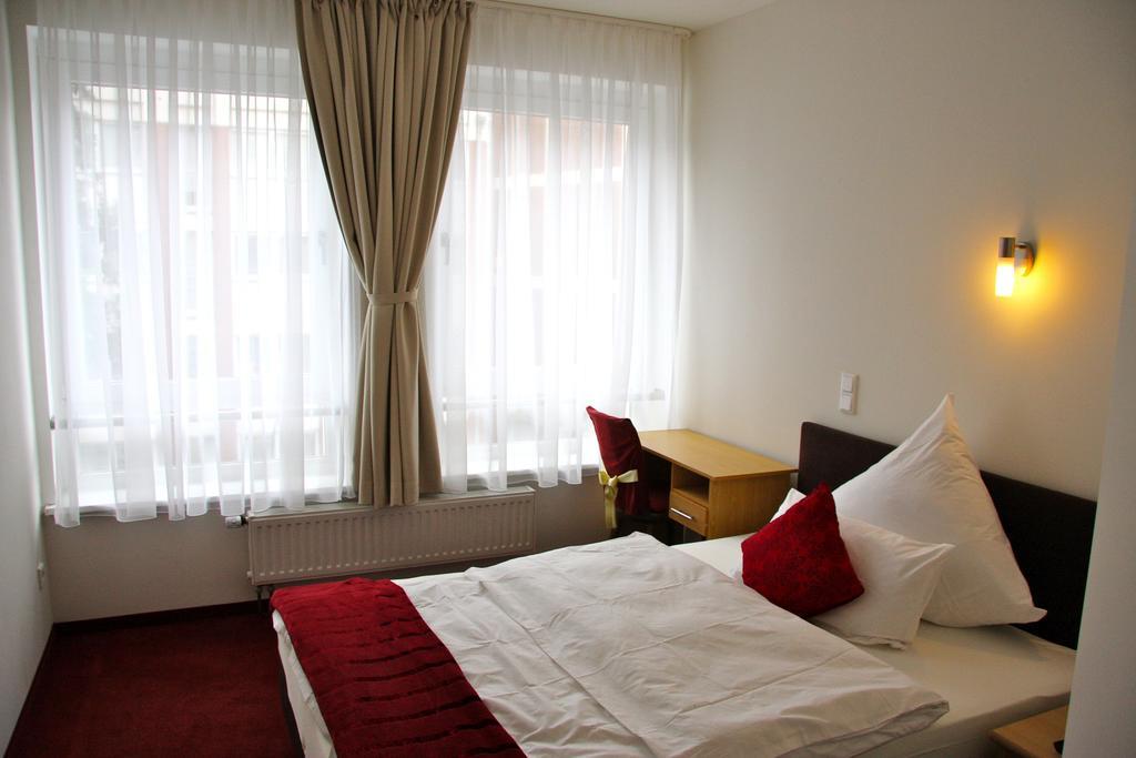 Hotel Gemini Dusseldorf Room photo
