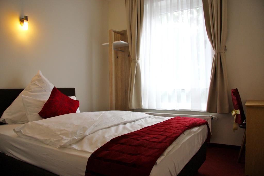 Hotel Gemini Dusseldorf Room photo